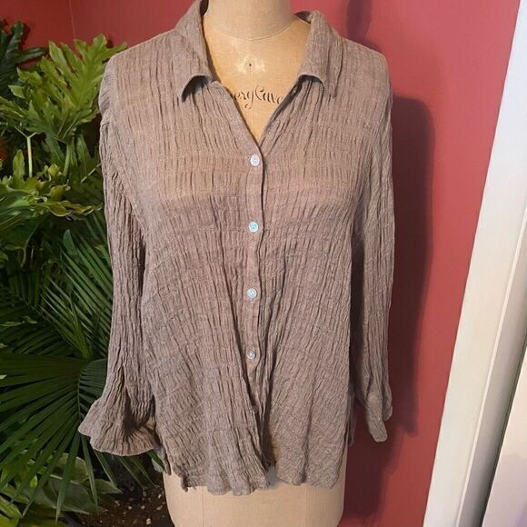 CHICO’S | taupe crinkly button up 2 (M) - Picture 9 of 9